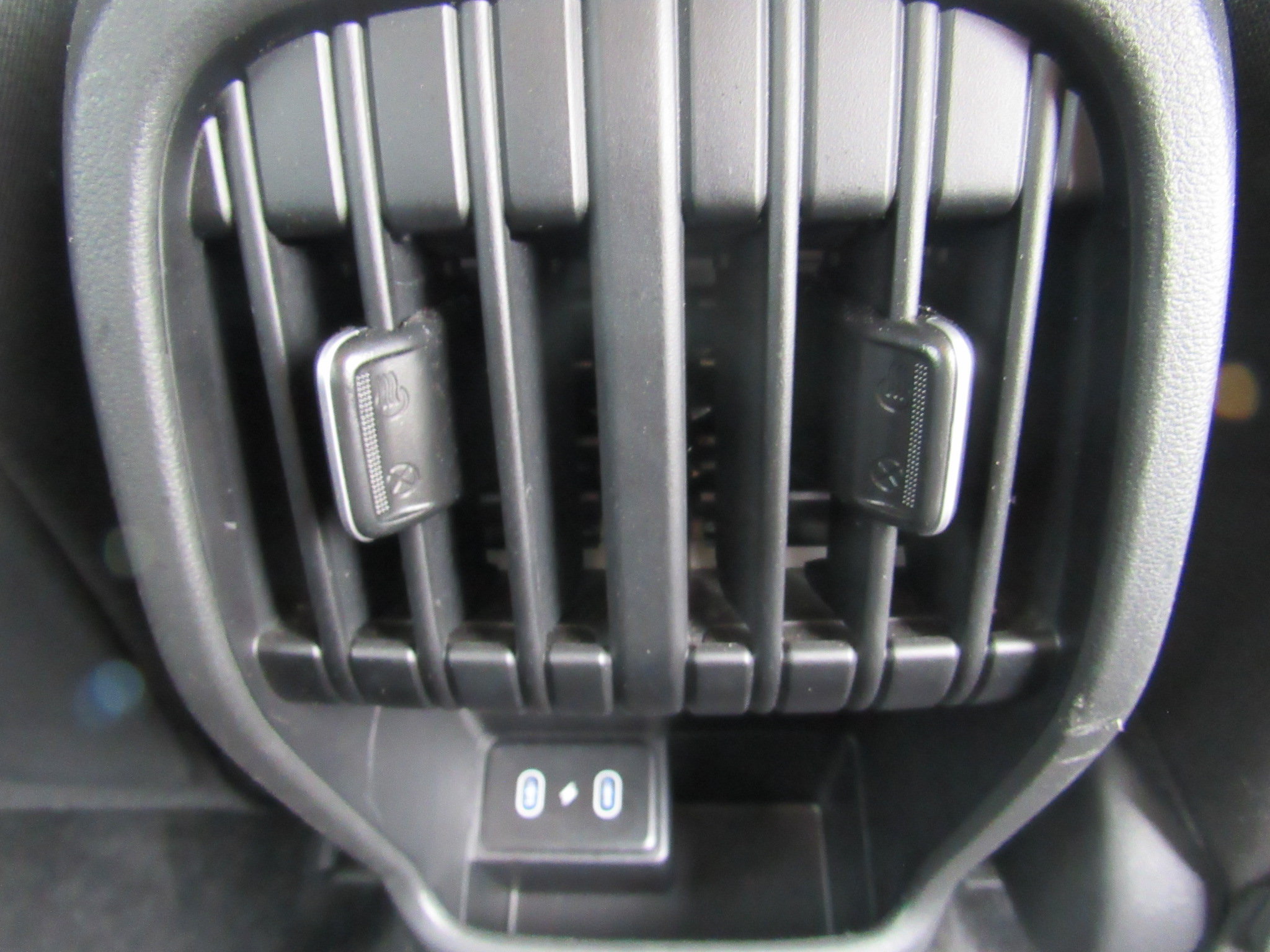 Used 2025 Hyundai Kona SEL AWD/4WD image 39