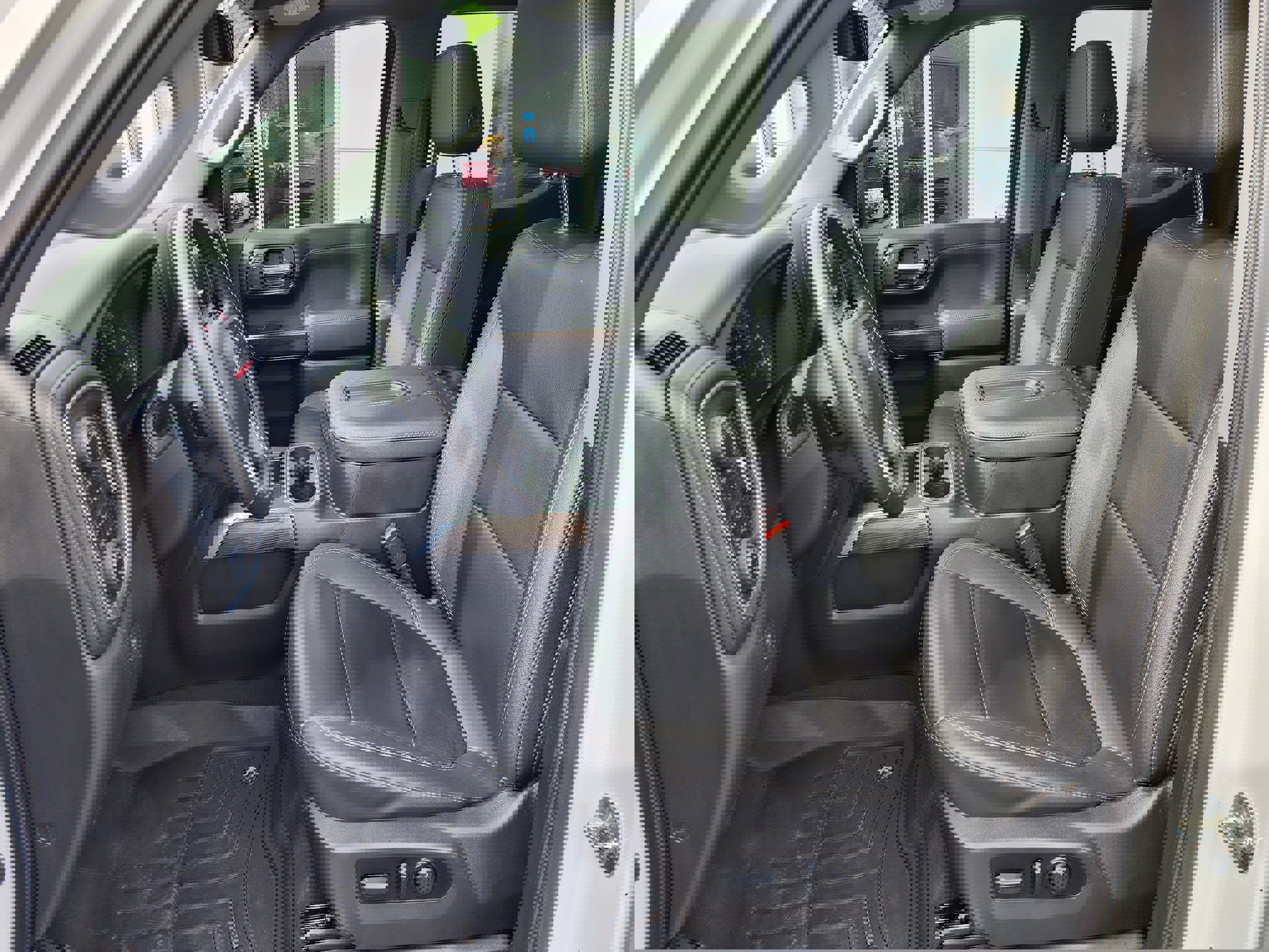 Used 2022 Chevrolet Silverado 1500 RST w/ LPO, Blackout Package AWD/4WD image 10