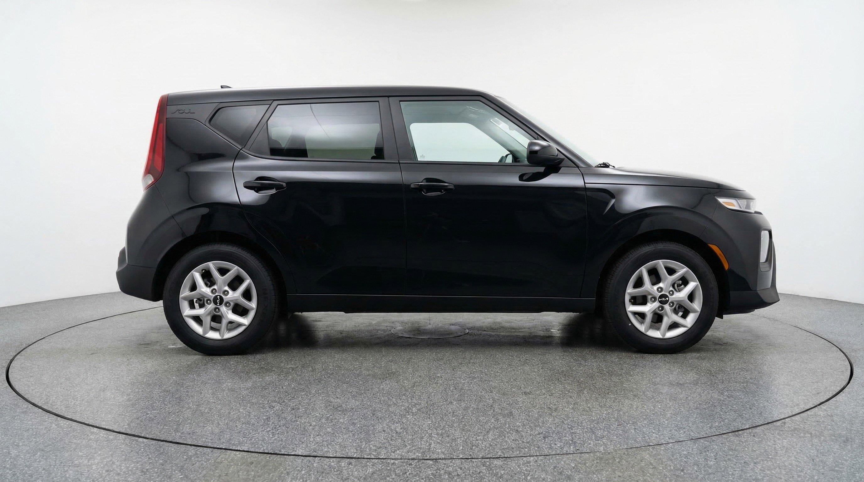 Used 2025 Kia Soul LX w/ LX Technology Package FWD image 11