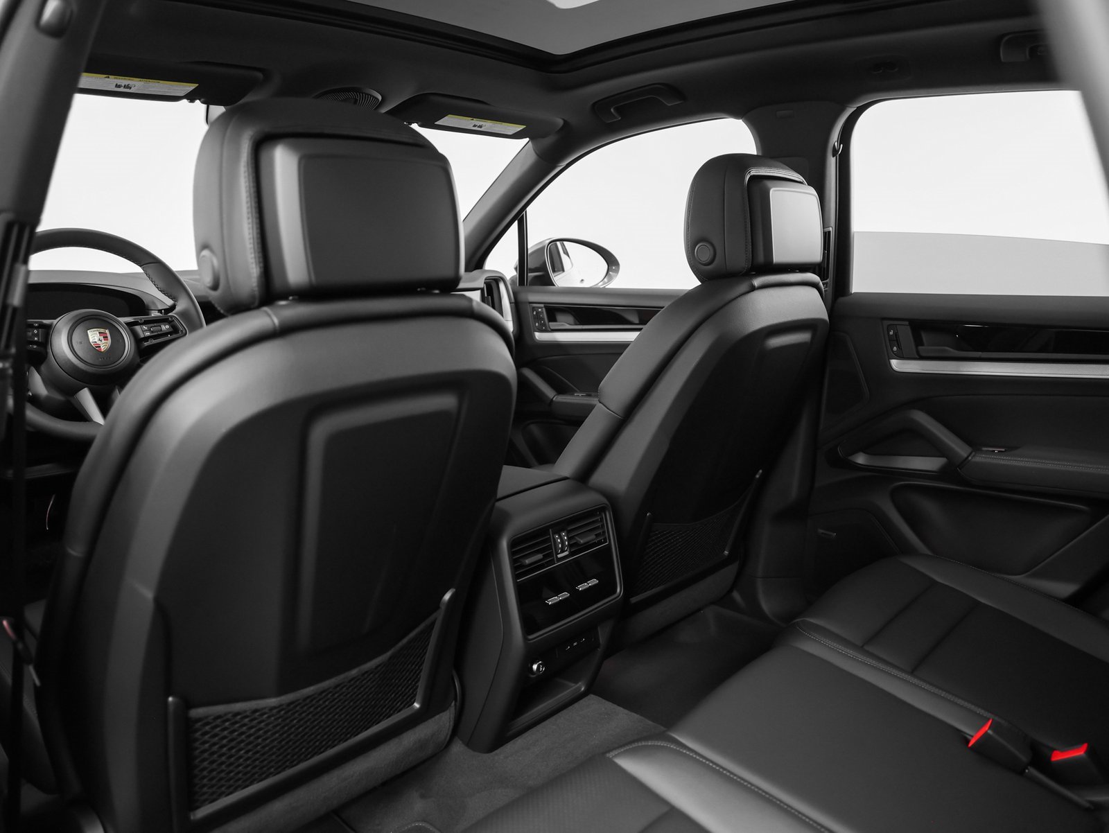 Certified 2025 Porsche Cayenne image 34