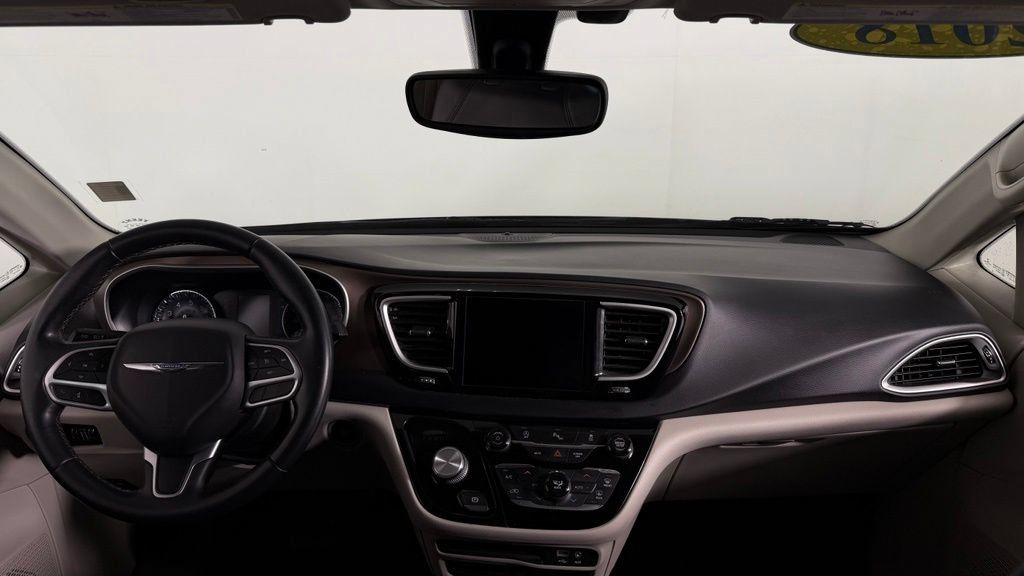 Used 2018 Chrysler Pacifica Touring-L w/ Premium Audio Group FWD image 33