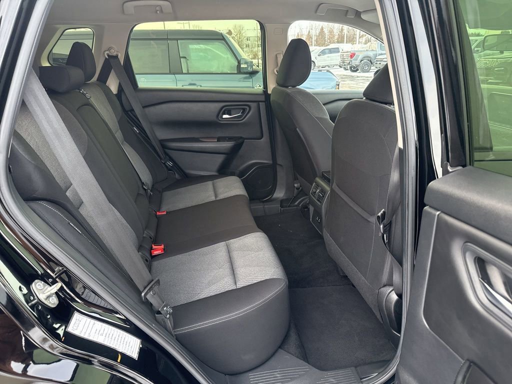Used 2024 Nissan Rogue SV image 38