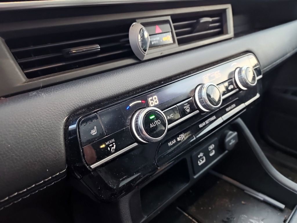 Used 2023 Honda Pilot Touring image 11