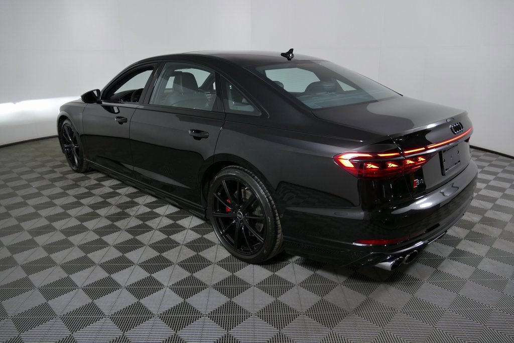 Used 2022 Audi S8 image 5