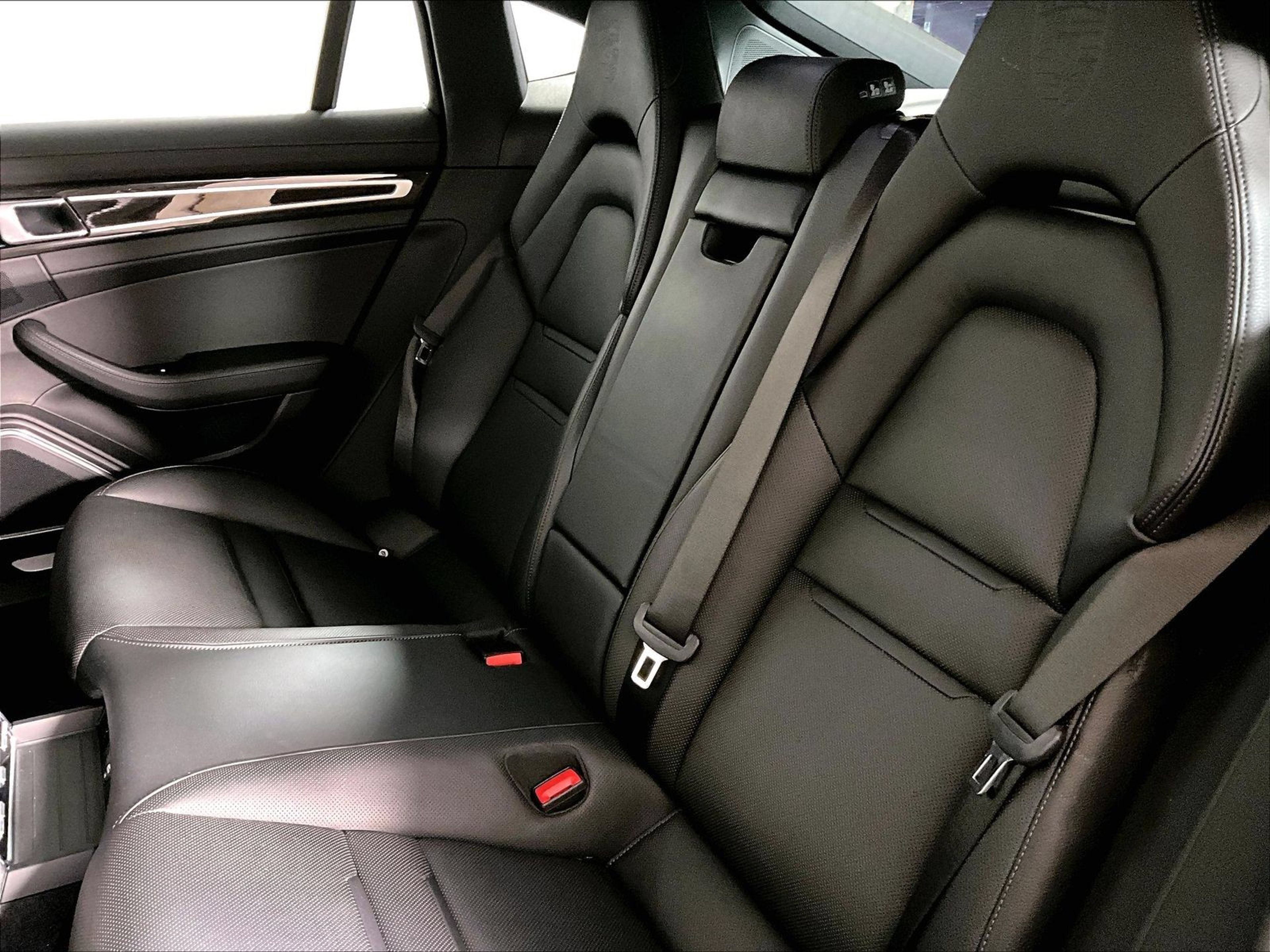 Certified 2021 Porsche Panamera image 20