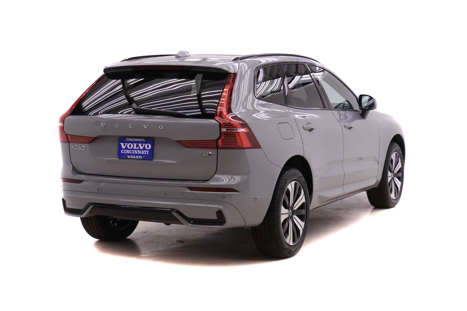 Certified 2025 Volvo XC60 T8 Plus image 4