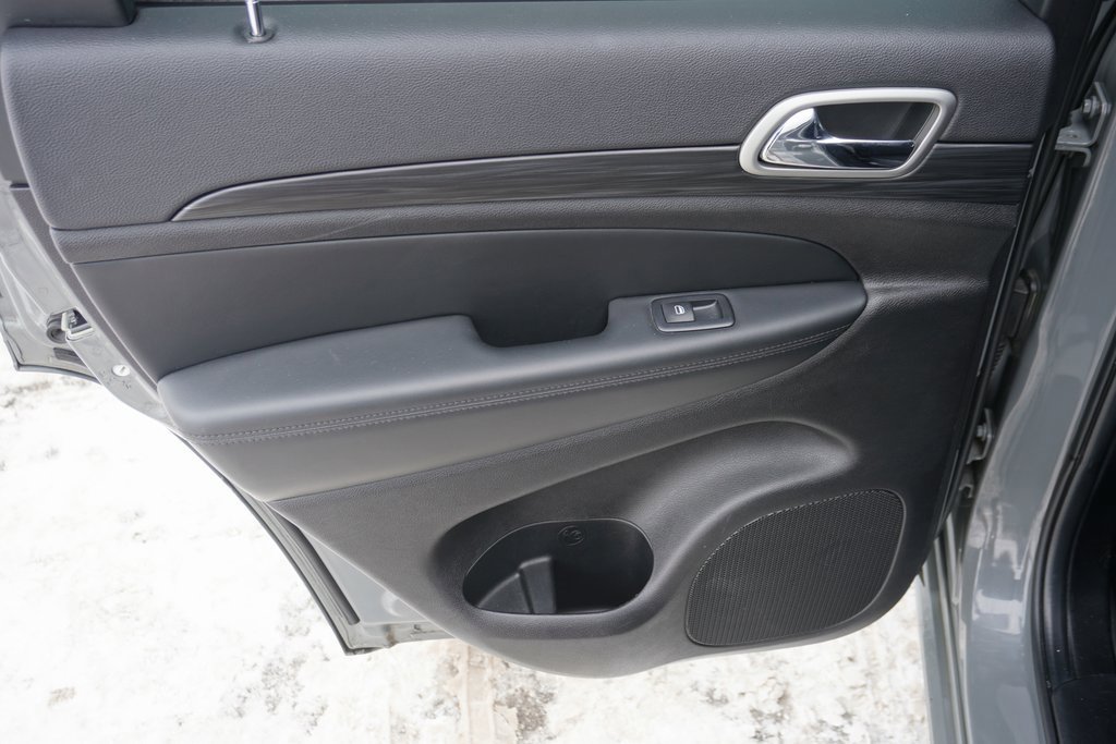 Used 2022 Jeep Grand Cherokee Laredo X image 31