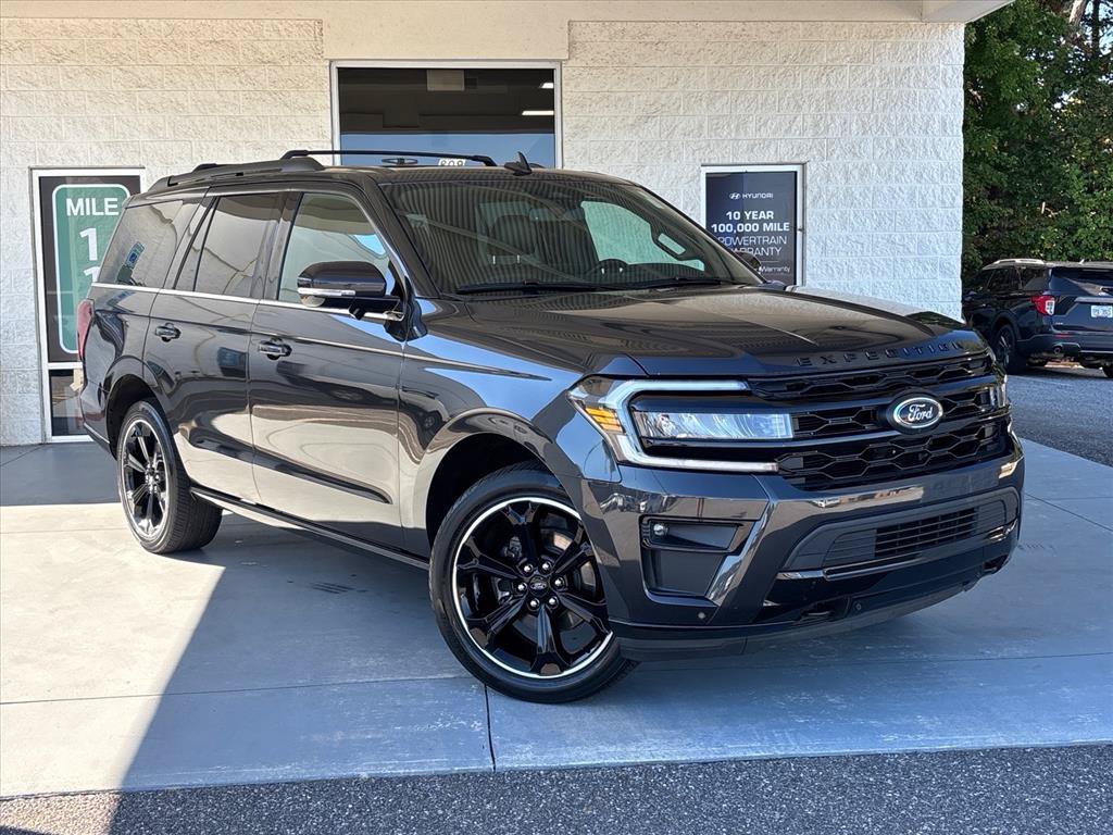 Used 2022 Ford Expedition Limited AWD/4WD image 1