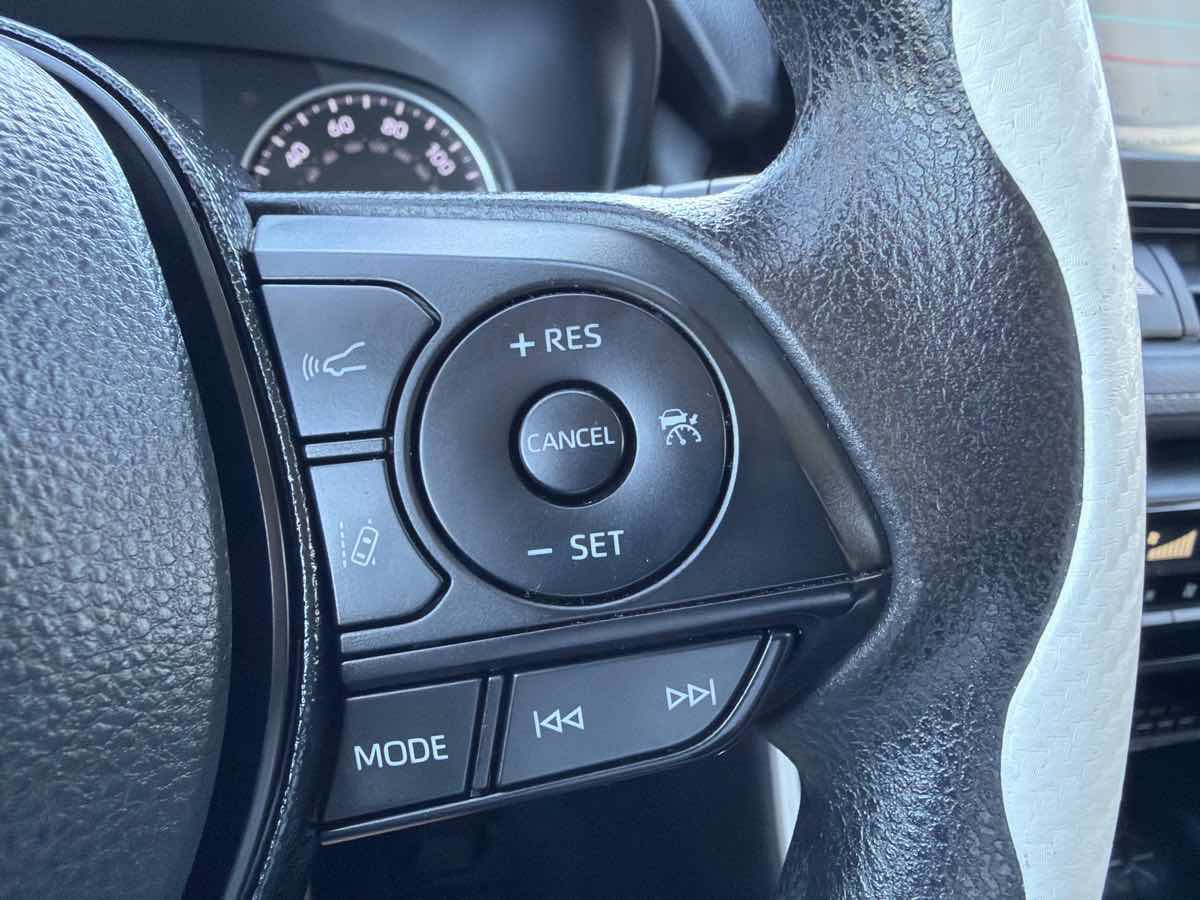 Used 2021 Toyota RAV4 XLE AWD/4WD image 25