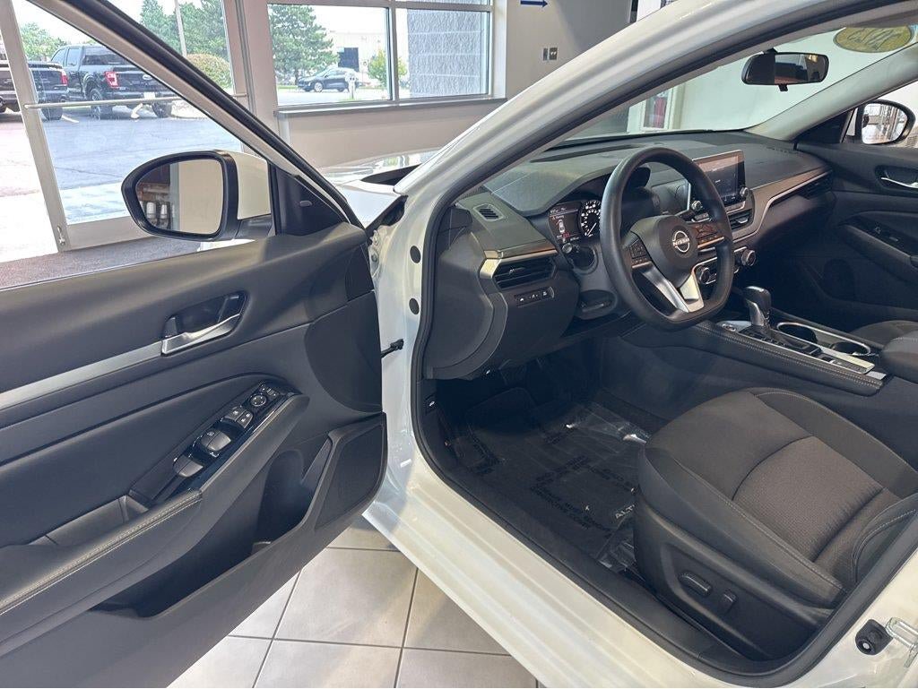 Used 2023 Nissan Altima 2.5 SV AWD/4WD image 17