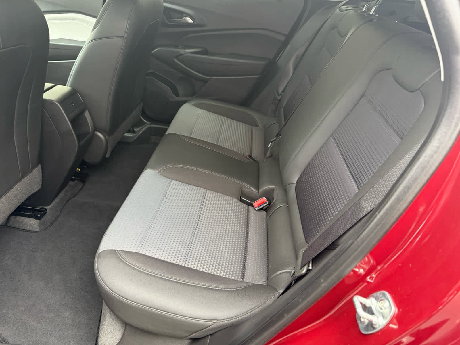 Used 2025 Chevrolet Trax LT w/ LT Convenience Package image 5