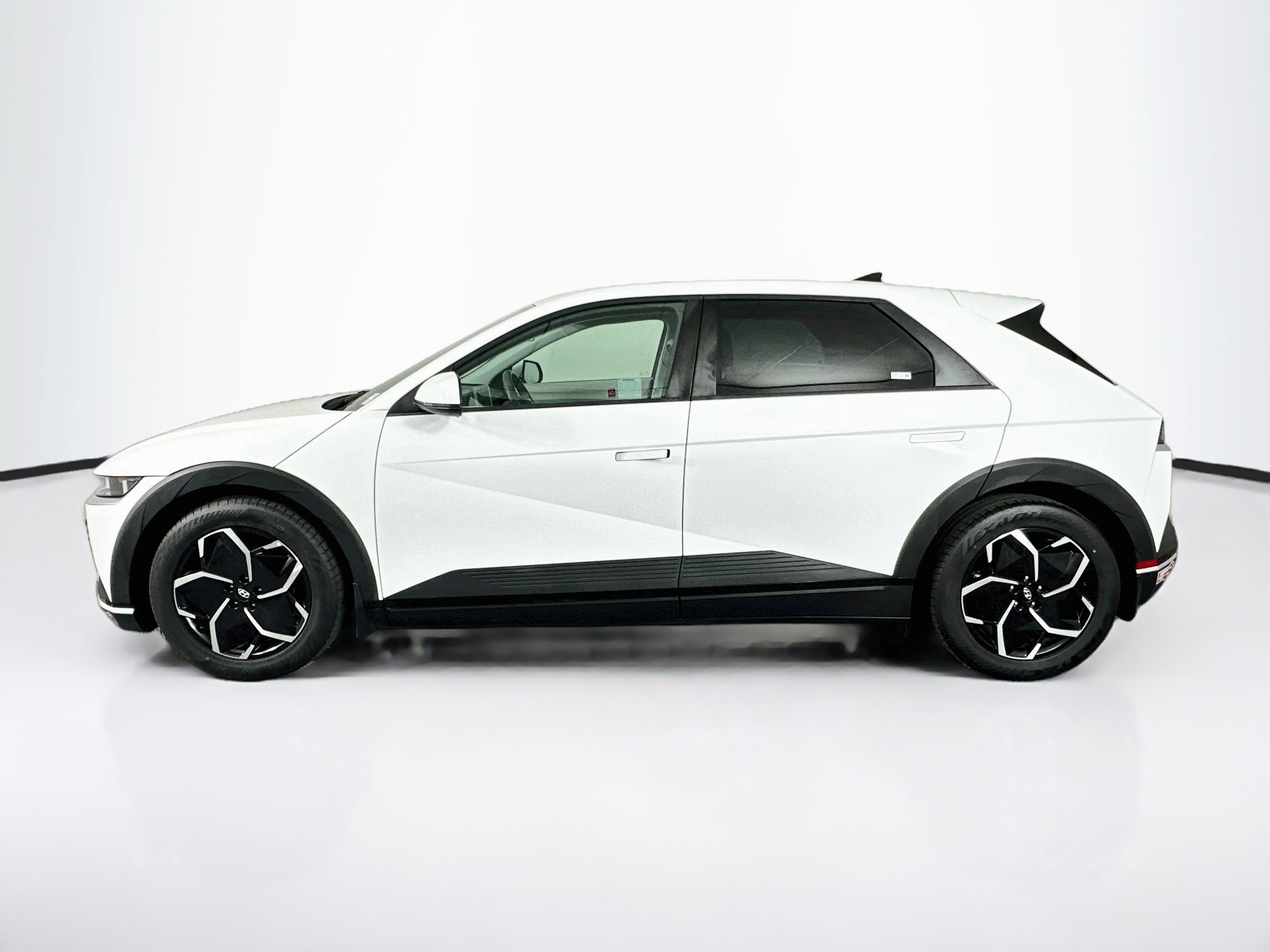 Used 2024 Hyundai Ioniq 5 SE RWD image 4