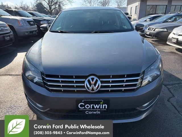 Used 2015 Volkswagen Passat TDI SEL Premium image 2