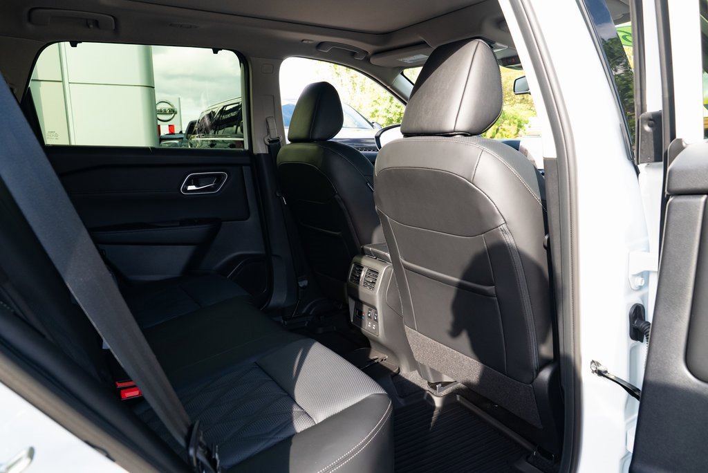 New 2026 Nissan Rogue Platinum image 25
