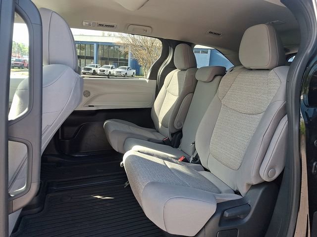 Used 2025 Toyota Sienna LE image 12
