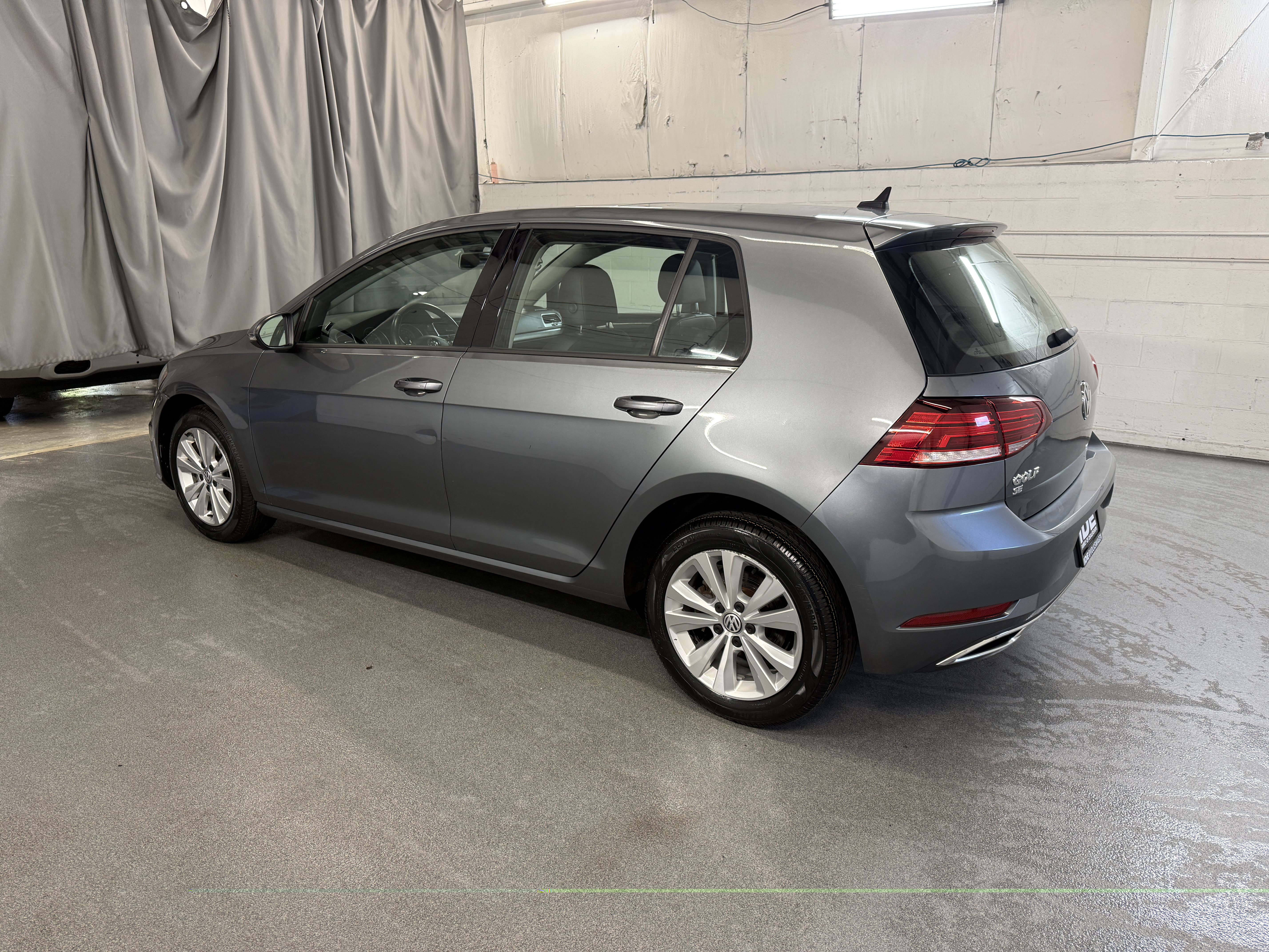 Used 2018 Volkswagen Golf SE FWD image 6