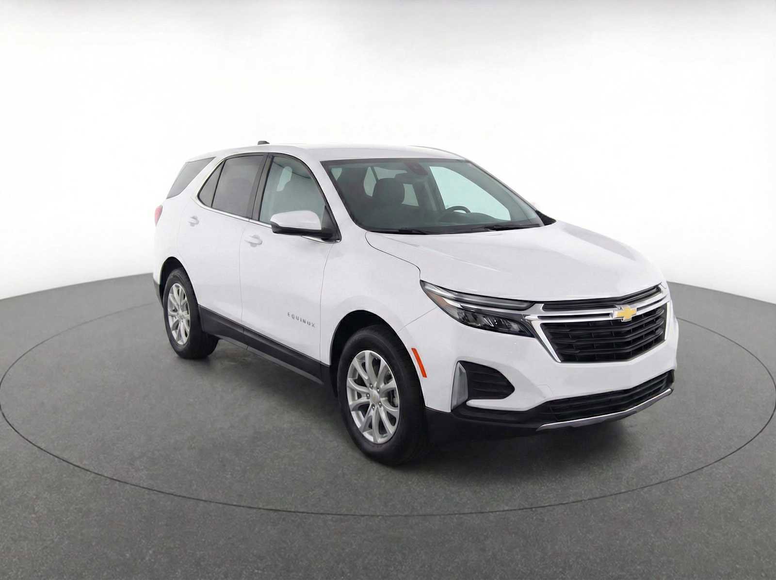 Used 2024 Chevrolet Equinox LT image 3