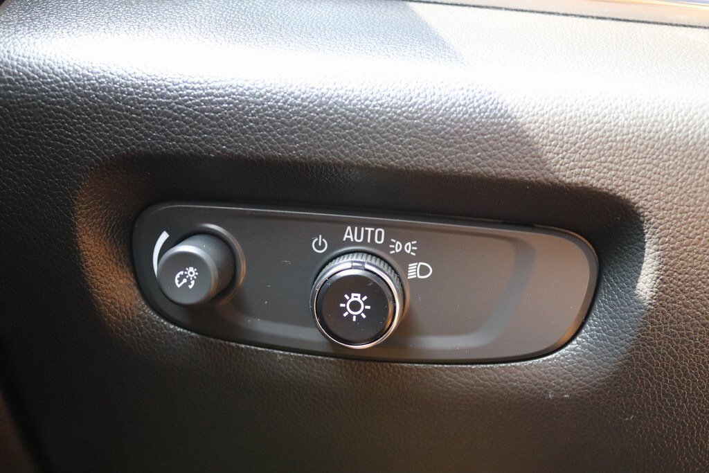 Used 2023 Chevrolet Traverse LT AWD/4WD image 16