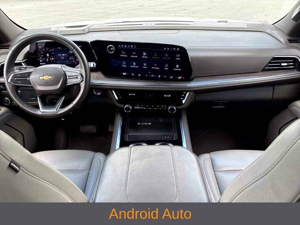 Used 2025 Chevrolet Suburban LT RWD image 4