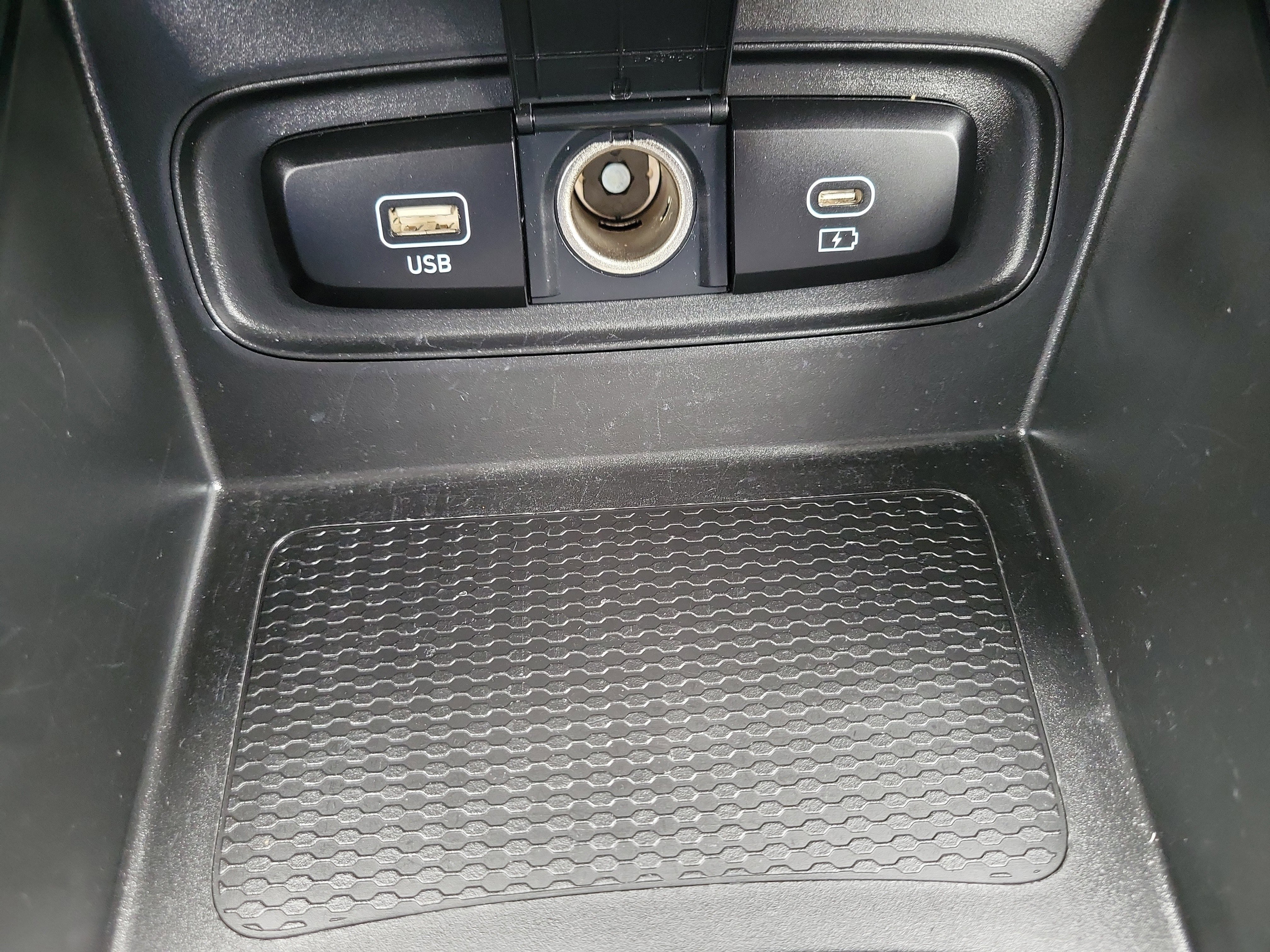 Used 2025 Hyundai Venue SEL FWD image 29
