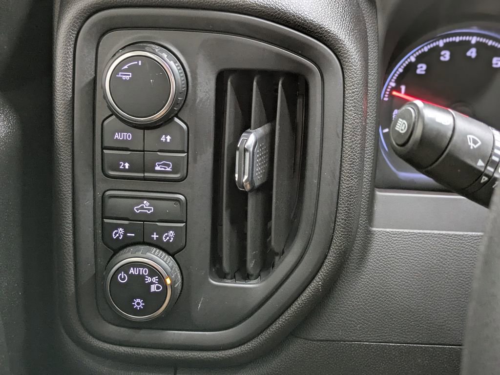 Used 2024 Chevrolet Silverado 1500 Custom image 21