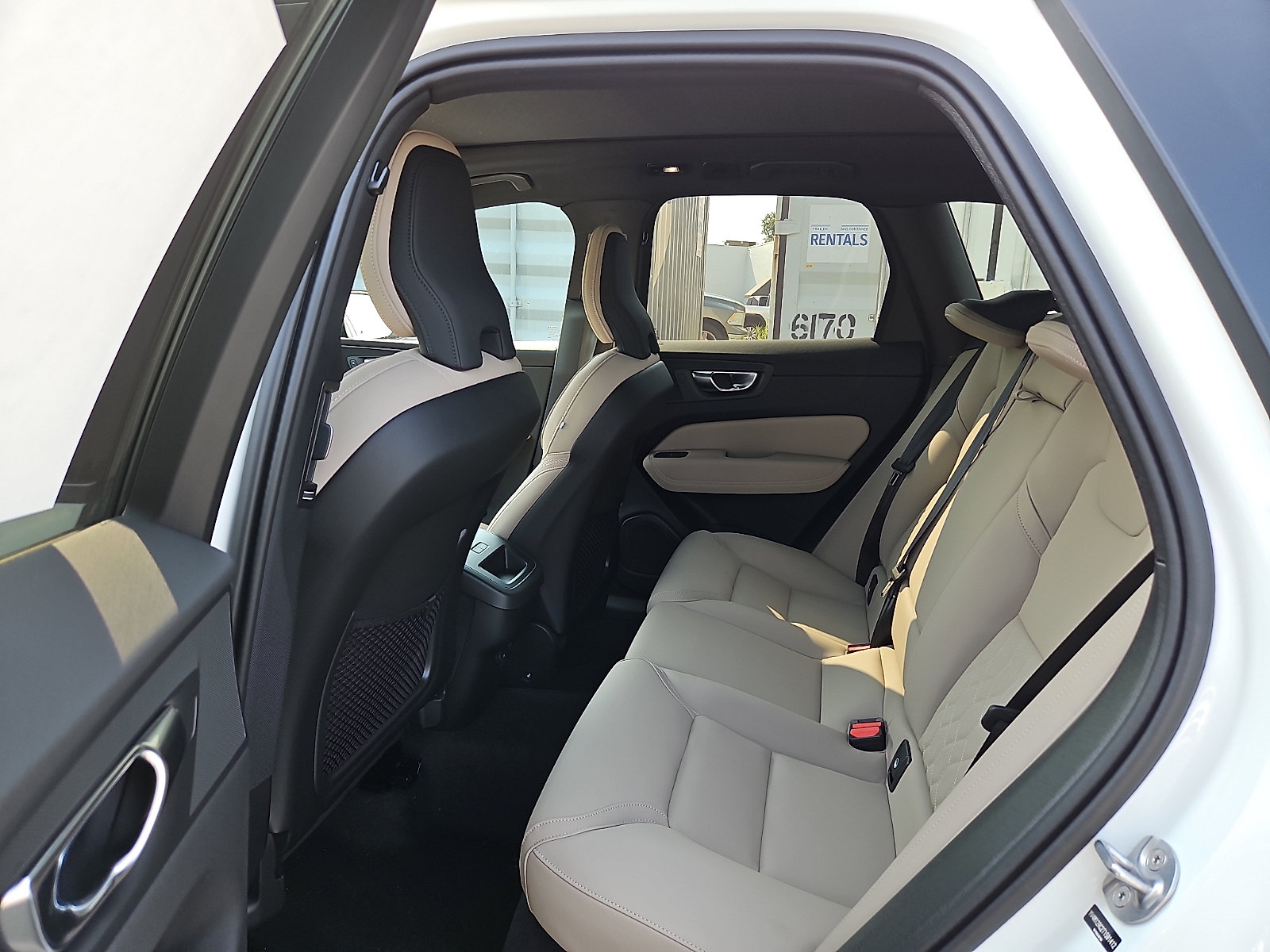 New 2026 Volvo XC60 B5 Plus w/ Climate Package AWD/4WD image 8