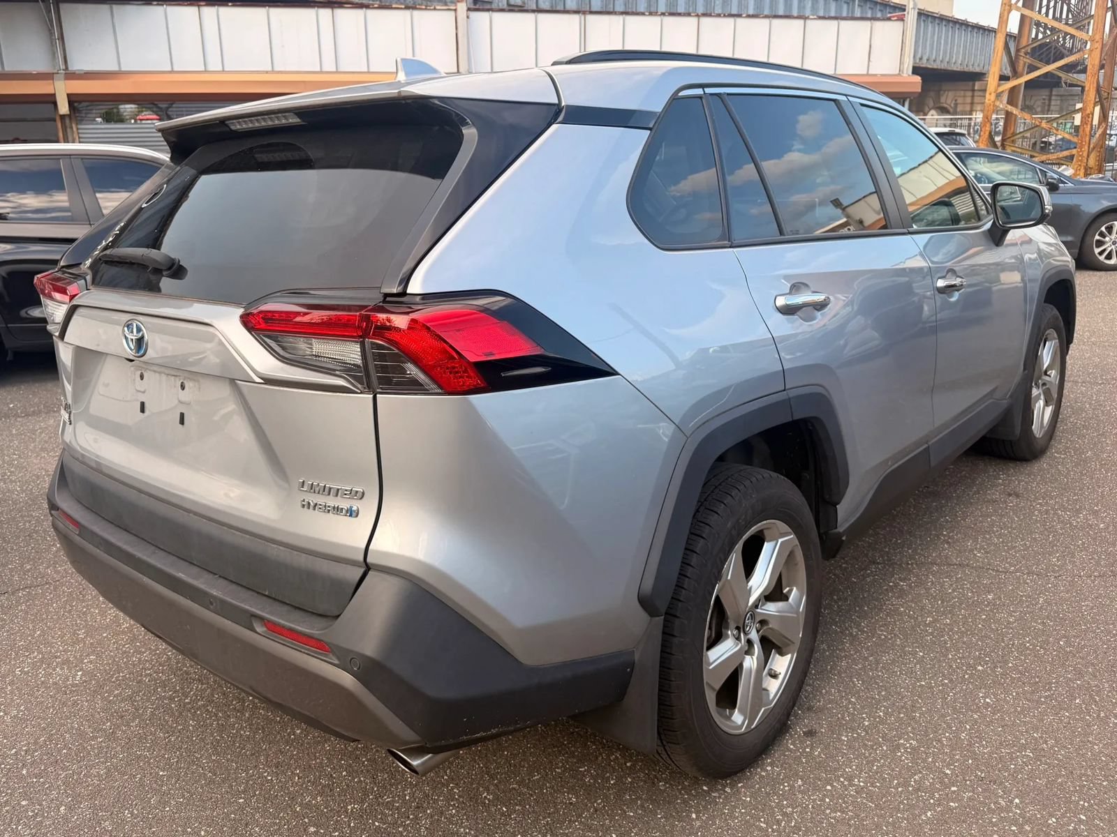 Used 2019 Toyota RAV4 Limited AWD/4WD image 5
