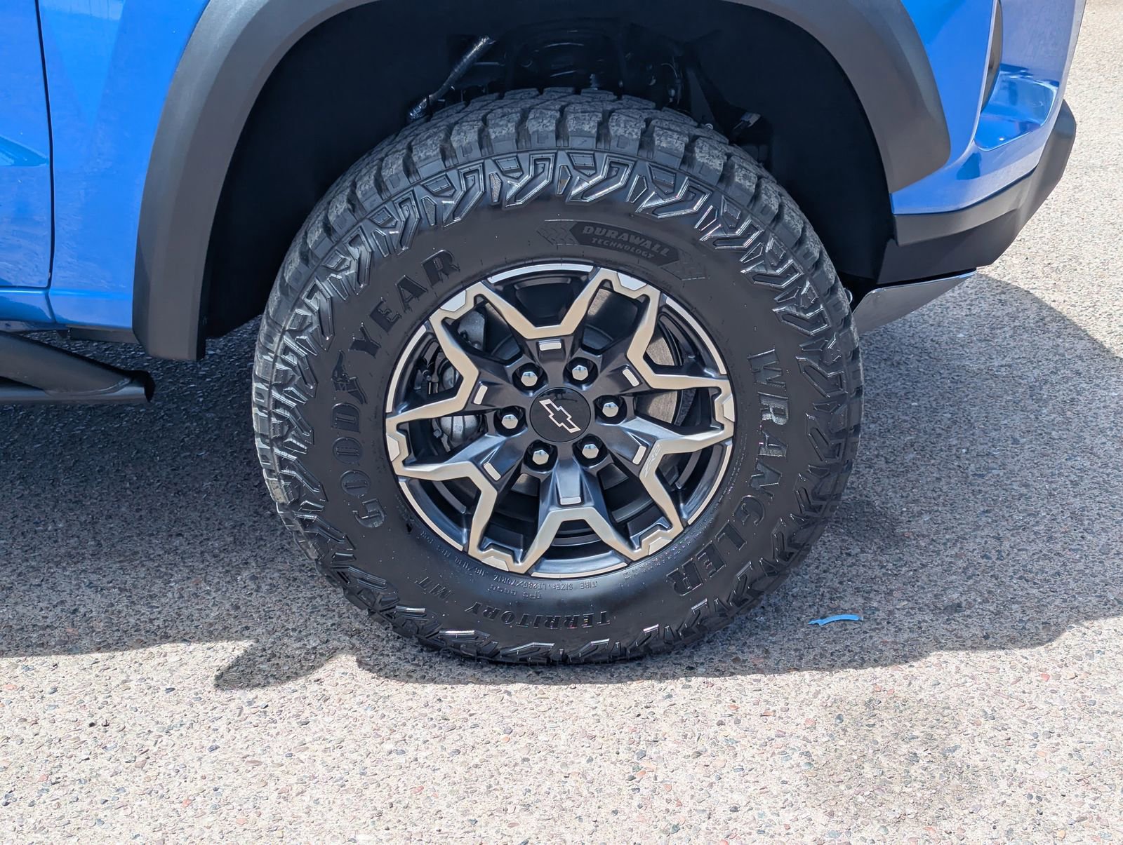 Used 2026 Chevrolet Colorado ZR2 w/ Technology Package AWD/4WD image 9