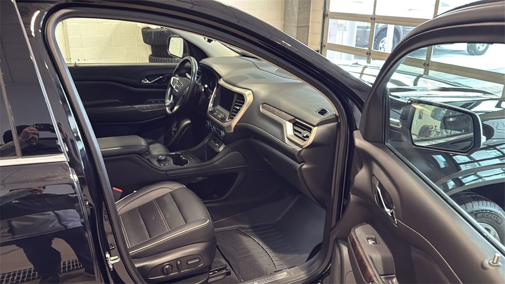 Used 2023 GMC Acadia Denali w/ Black Diamond Edition image 12