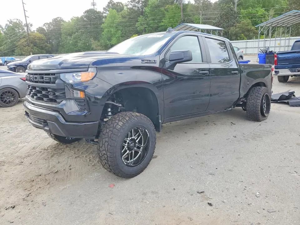 Used 2026 Chevrolet Silverado 1500 Custom Trail Boss w/ Midnight Edition AWD/4WD image 1