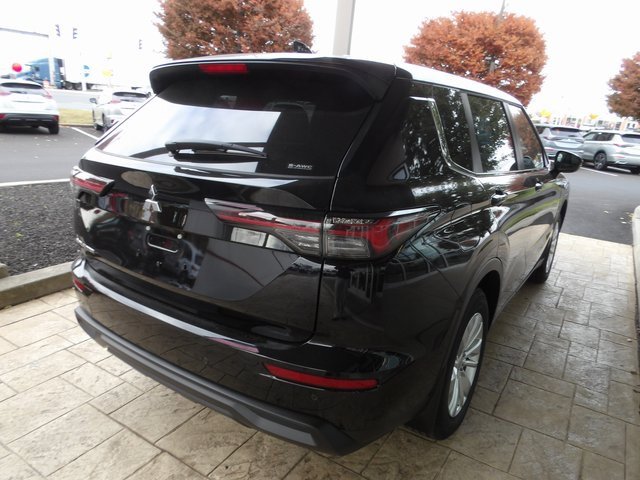 New 2025 Mitsubishi Outlander ES image 7