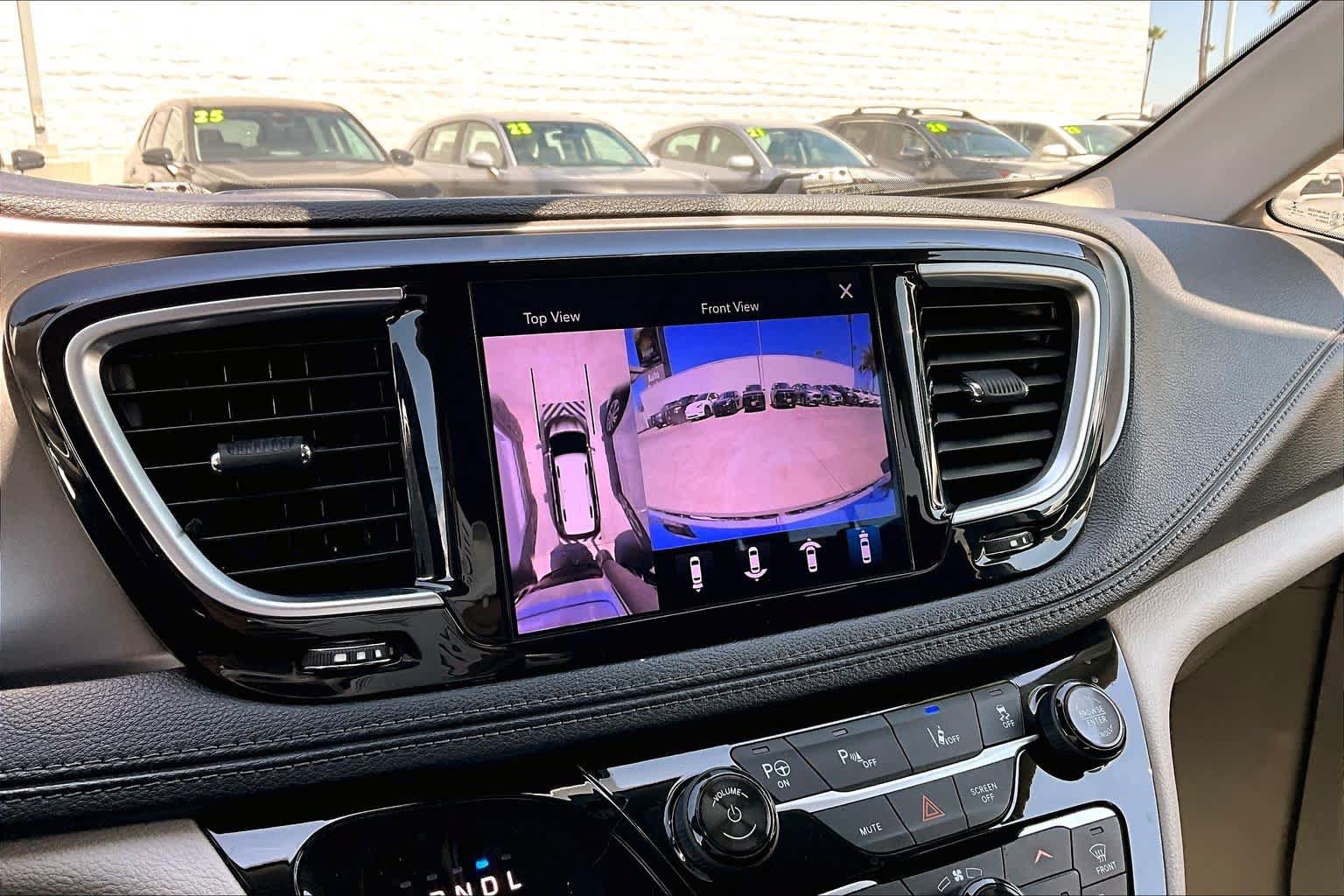 Used 2018 Chrysler Pacifica Limited w/ Advanced Safetytec Group FWD image 34