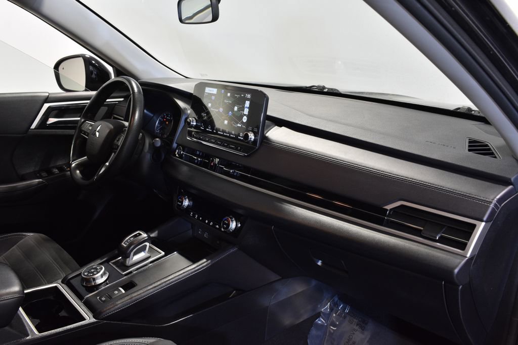 Used 2024 Mitsubishi Outlander SE Black Edition image 33