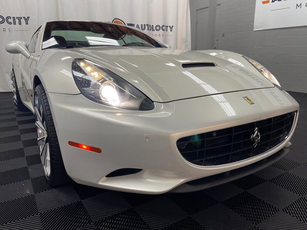 Used 2012 Ferrari California RWD image 3