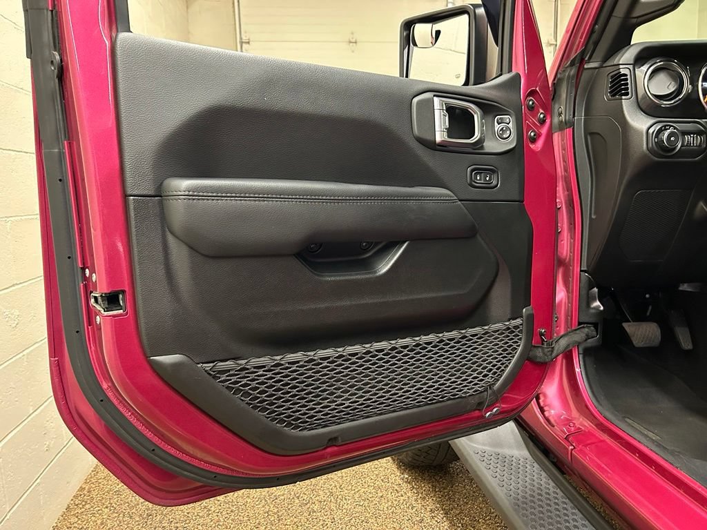 Used 2022 Jeep Wrangler Unlimited Sahara AWD/4WD image 13