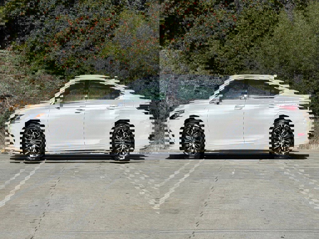 Certified 2025 Lexus ES 300h w/ Premium Package image 8