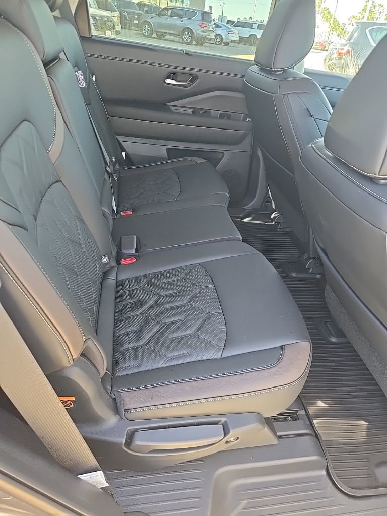 New 2026 Nissan Pathfinder Platinum image 16
