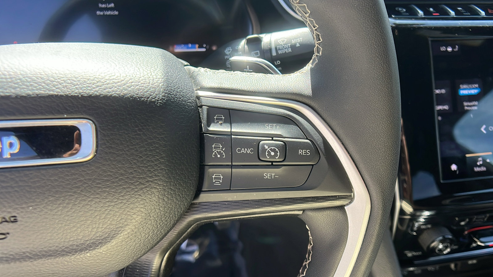 Certified 2024 Jeep Grand Cherokee L Laredo image 30