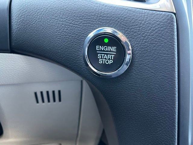 Used 2024 Ford Edge Titanium image 17