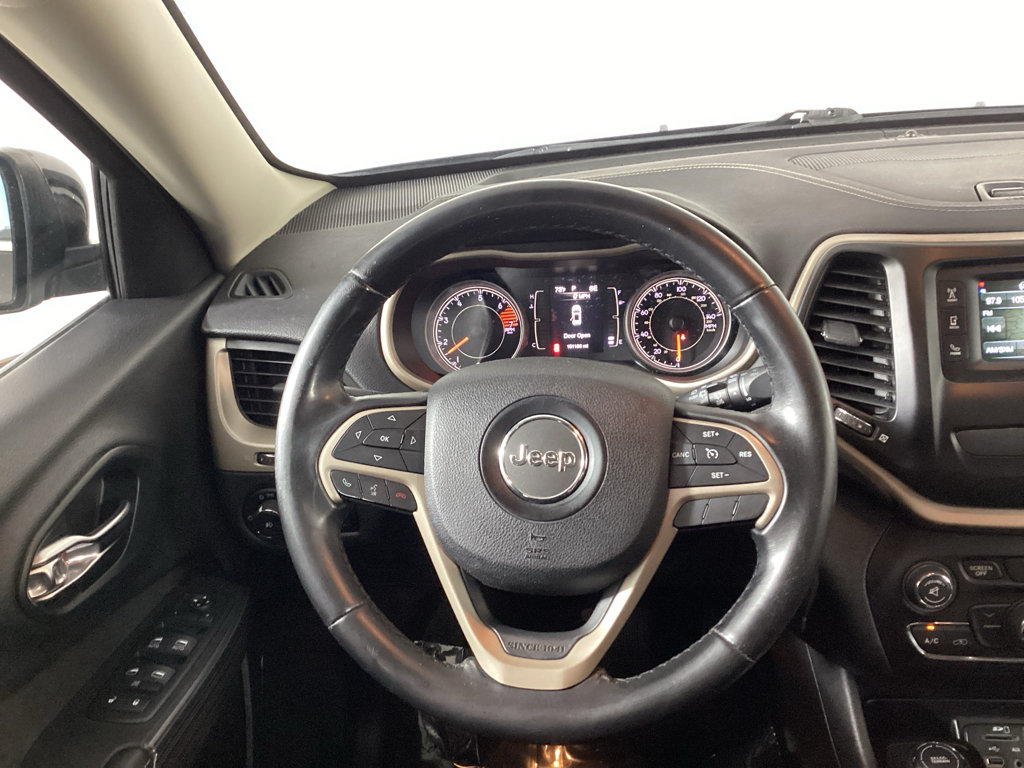 Used 2017 Jeep Cherokee Latitude AWD/4WD image 18