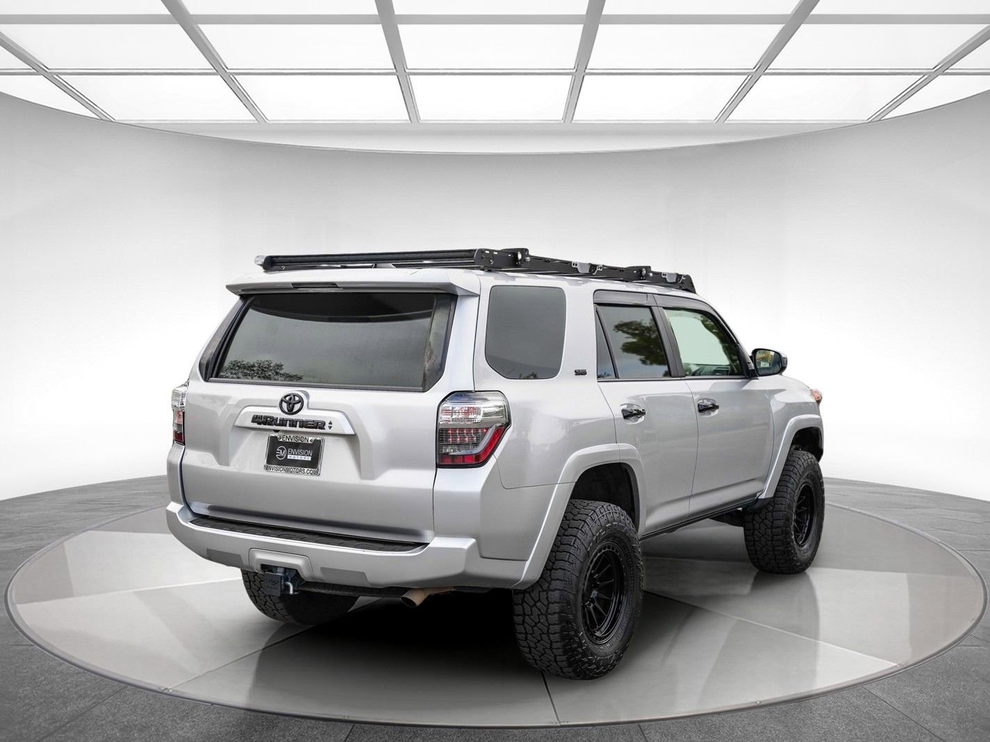 Used 2022 Toyota 4Runner SR5 AWD/4WD image 4