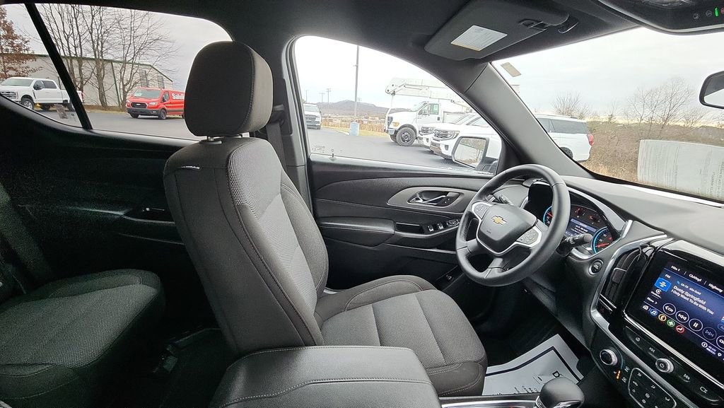 Used 2023 Chevrolet Traverse LT image 13