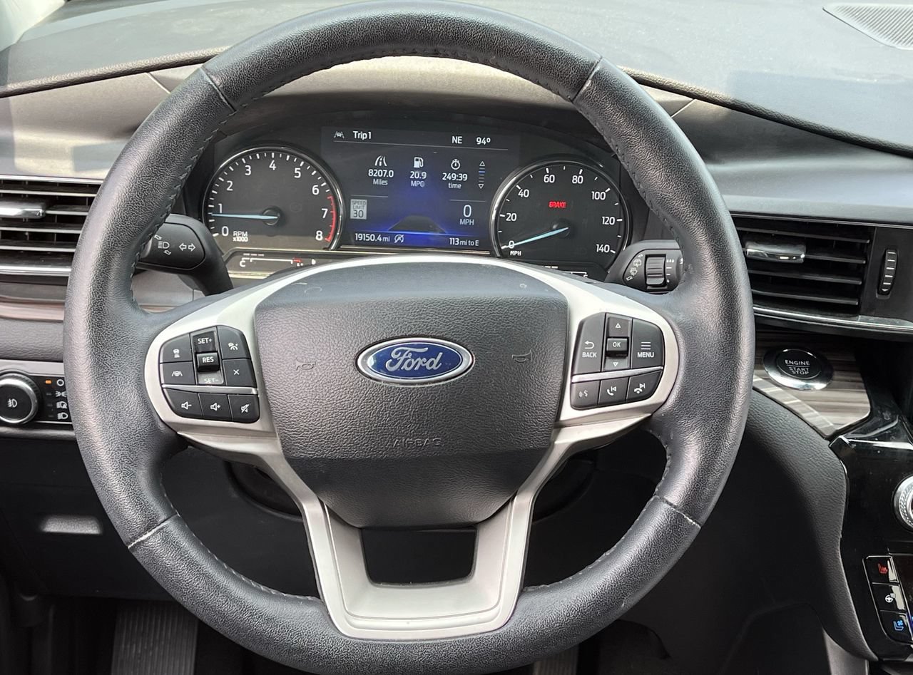 Used 2024 Ford Explorer Limited w/ Limited Technology Package RWD image 11