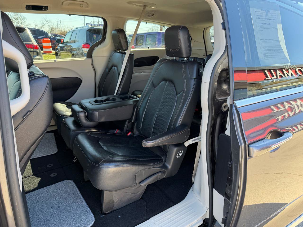 Used 2018 Chrysler Pacifica Touring-L w/ Advanced Safetytec Group image 14