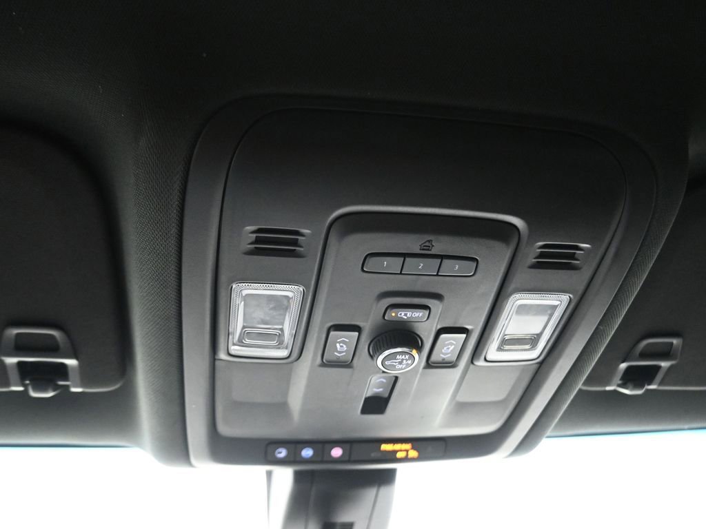 Used 2021 Chevrolet Tahoe Z71 w/ Luxury Package image 11