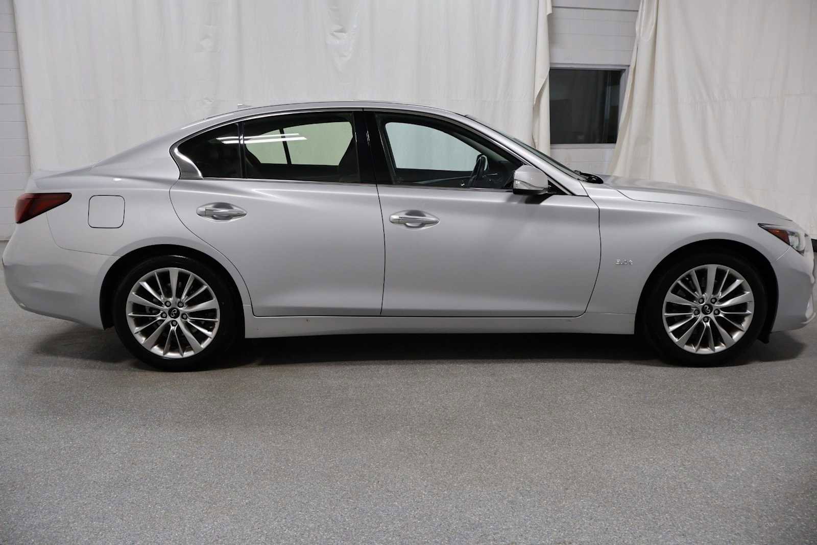 Used 2019 INFINITI Q50 Luxe w/ Essential Package (3.0T Luxe) AWD/4WD image 10