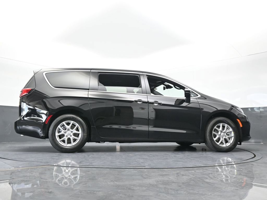 New 2026 Chrysler Pacifica Select image 62