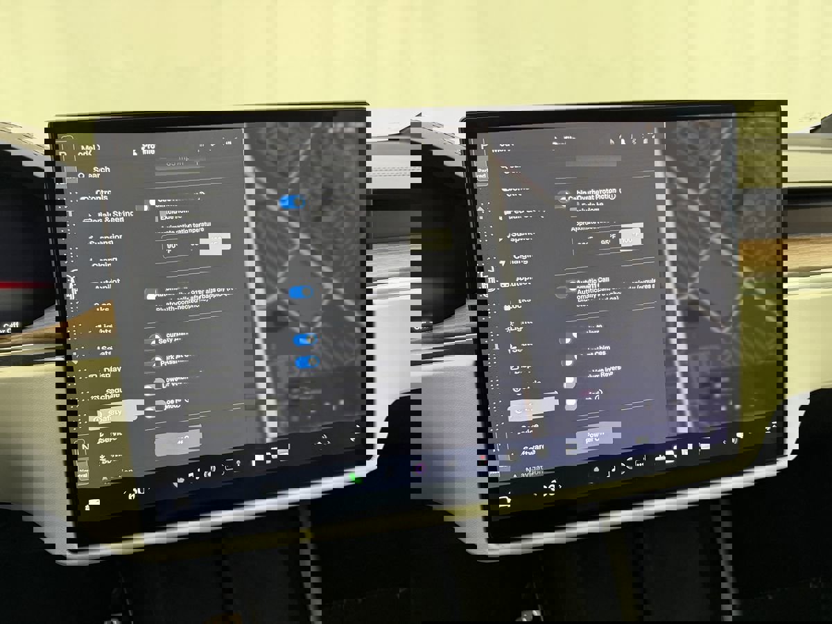 Used 2022 Tesla Model X image 16