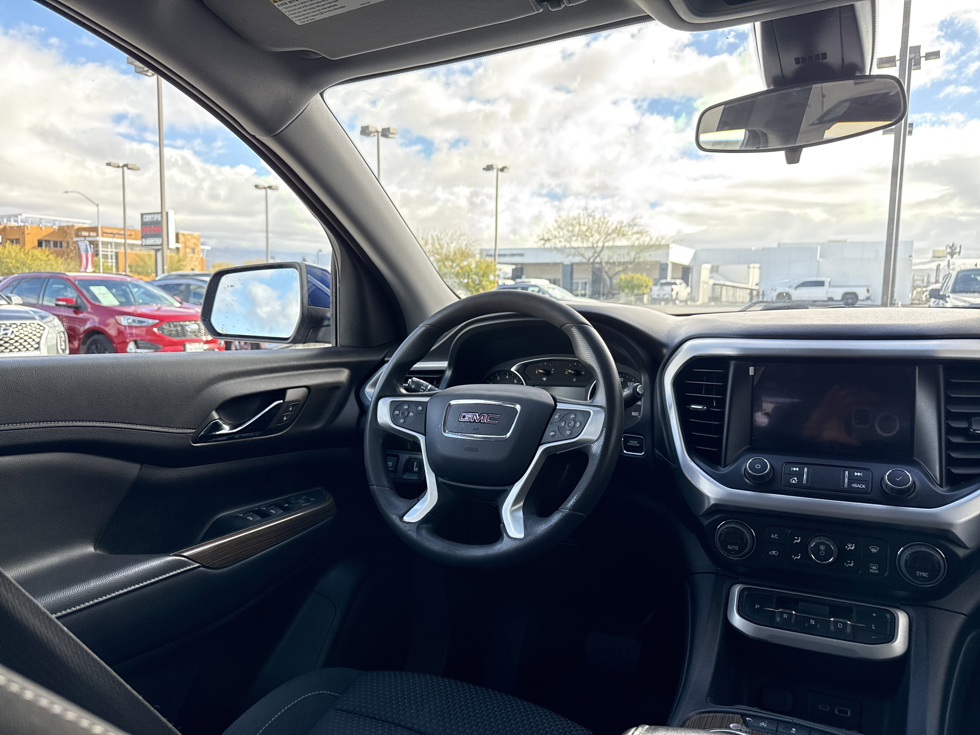 Used 2023 GMC Acadia SLE image 18