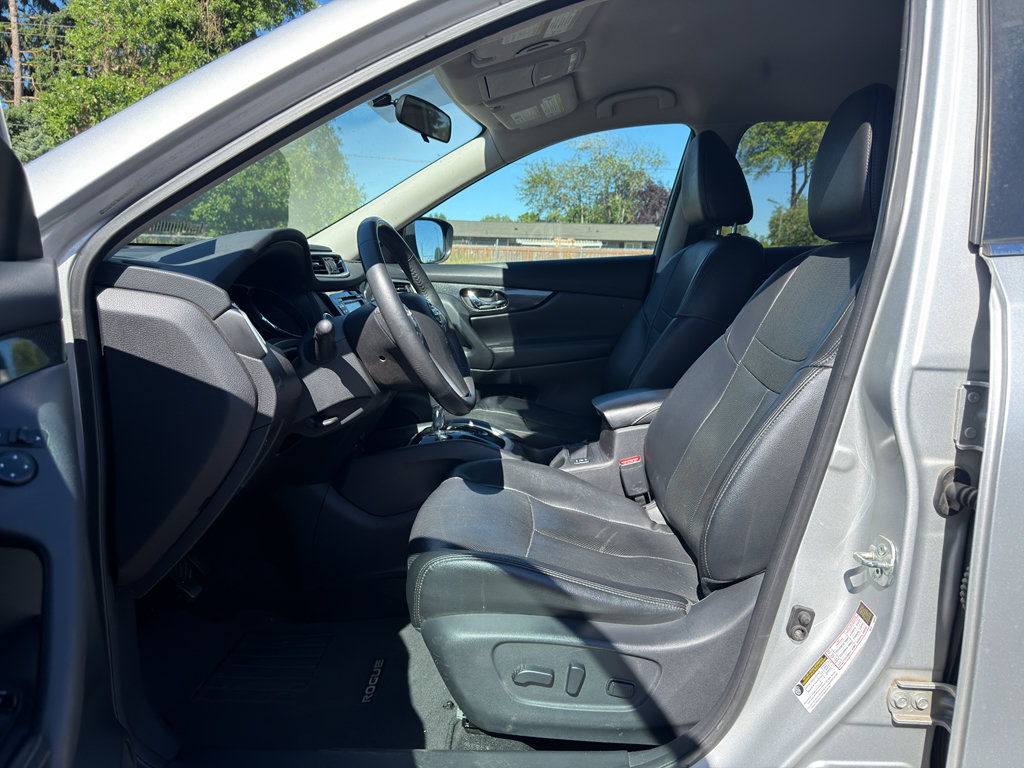 Used 2016 Nissan Rogue SL AWD/4WD image 25